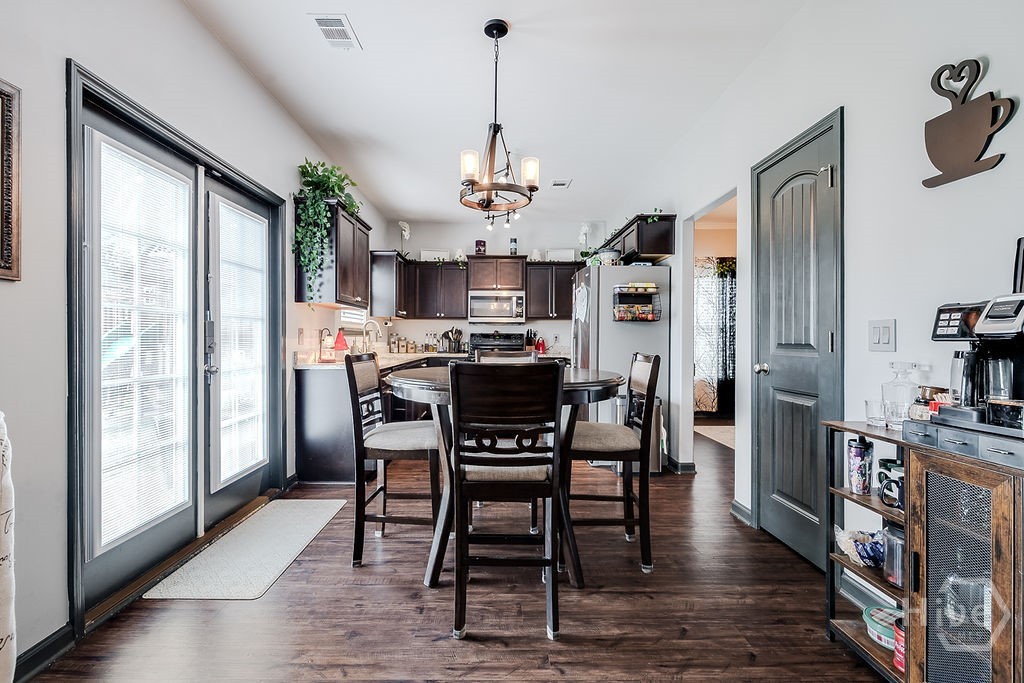 21 Castle Hill Road Savannah, GA 31419 - Photo 12 of 45 Breakfast Area into Kitchen