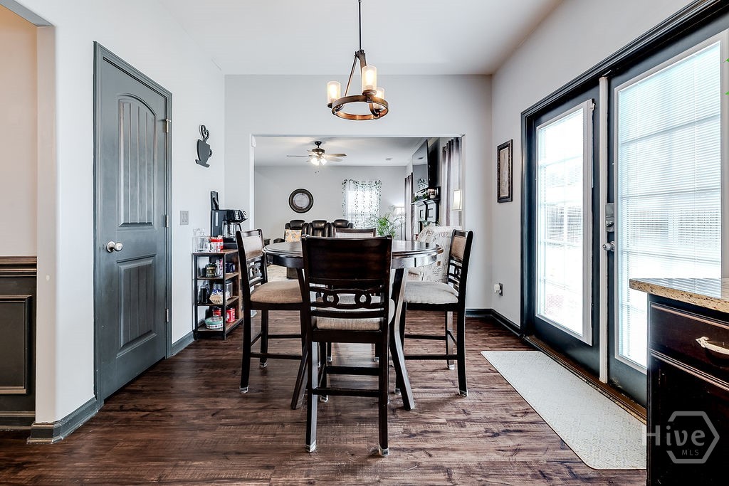 21 Castle Hill Road Savannah, GA 31419 - Photo 13 of 45 Breakfast area into living room