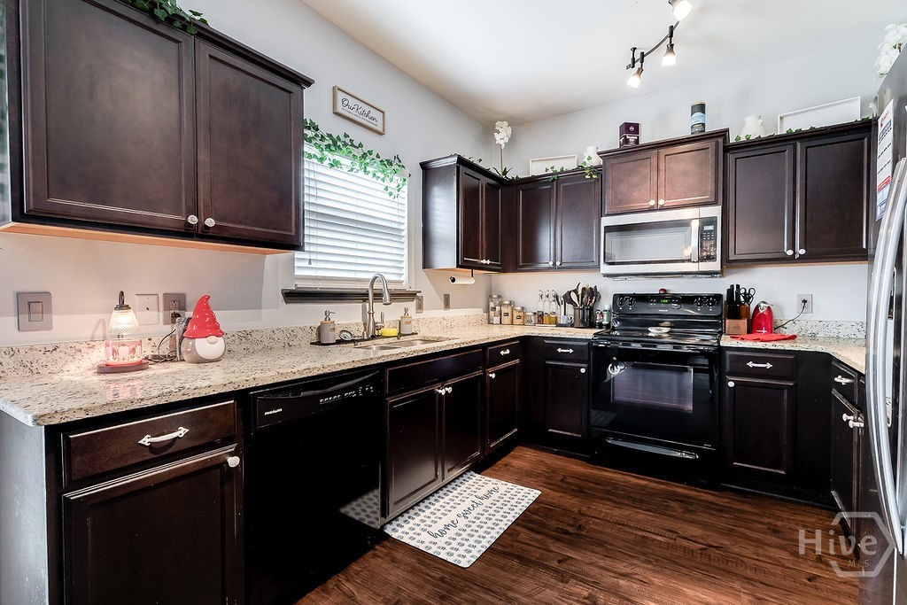 21 Castle Hill Road Savannah, GA 31419 - Photo 14 of 45 Kitchen to back yard