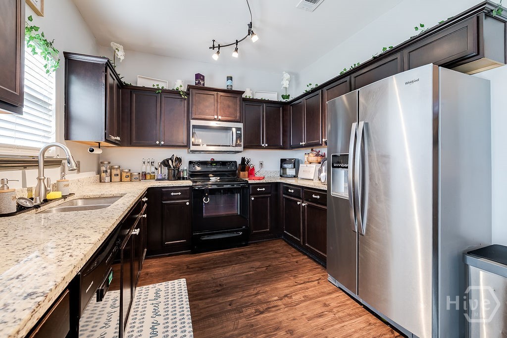 21 Castle Hill Road Savannah, GA 31419 - Photo 15 of 45 Kitchen