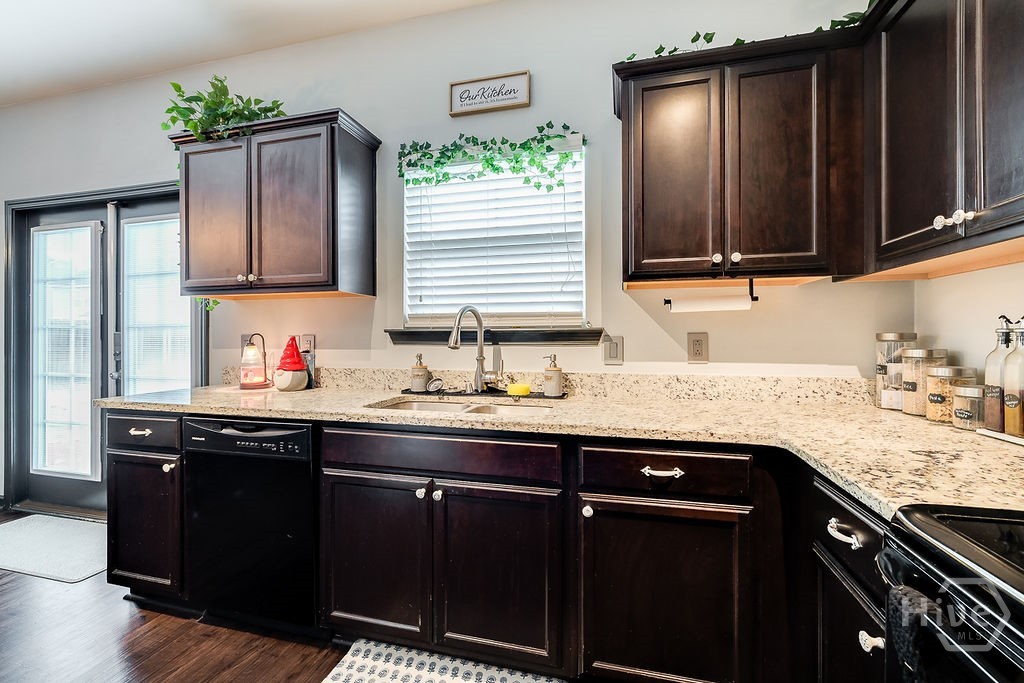 21 Castle Hill Road Savannah, GA 31419 - Photo 17 of 45 Kitchen to back door
