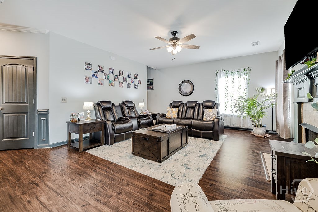 21 Castle Hill Road Savannah, GA 31419 - Photo 9 of 45 Living Room