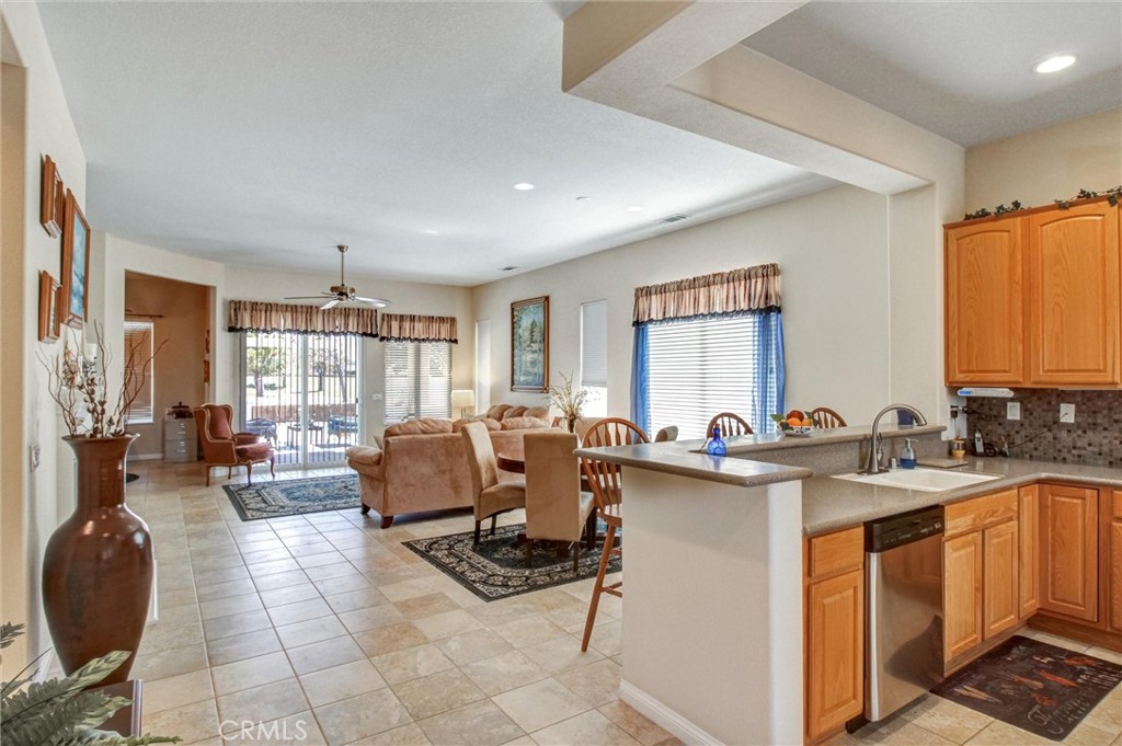 10788 Green Valley Road Apple Valley, CA 92308 - Photo 5 of 71