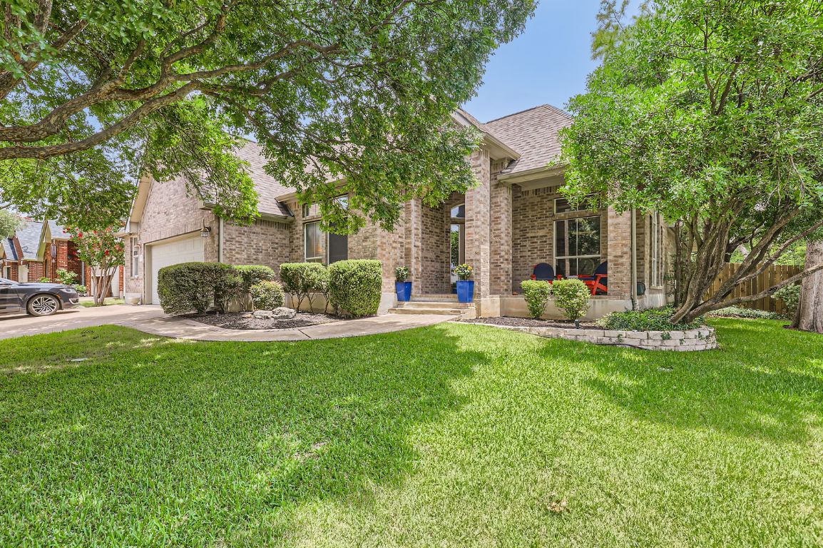 a view of a house with a backyard