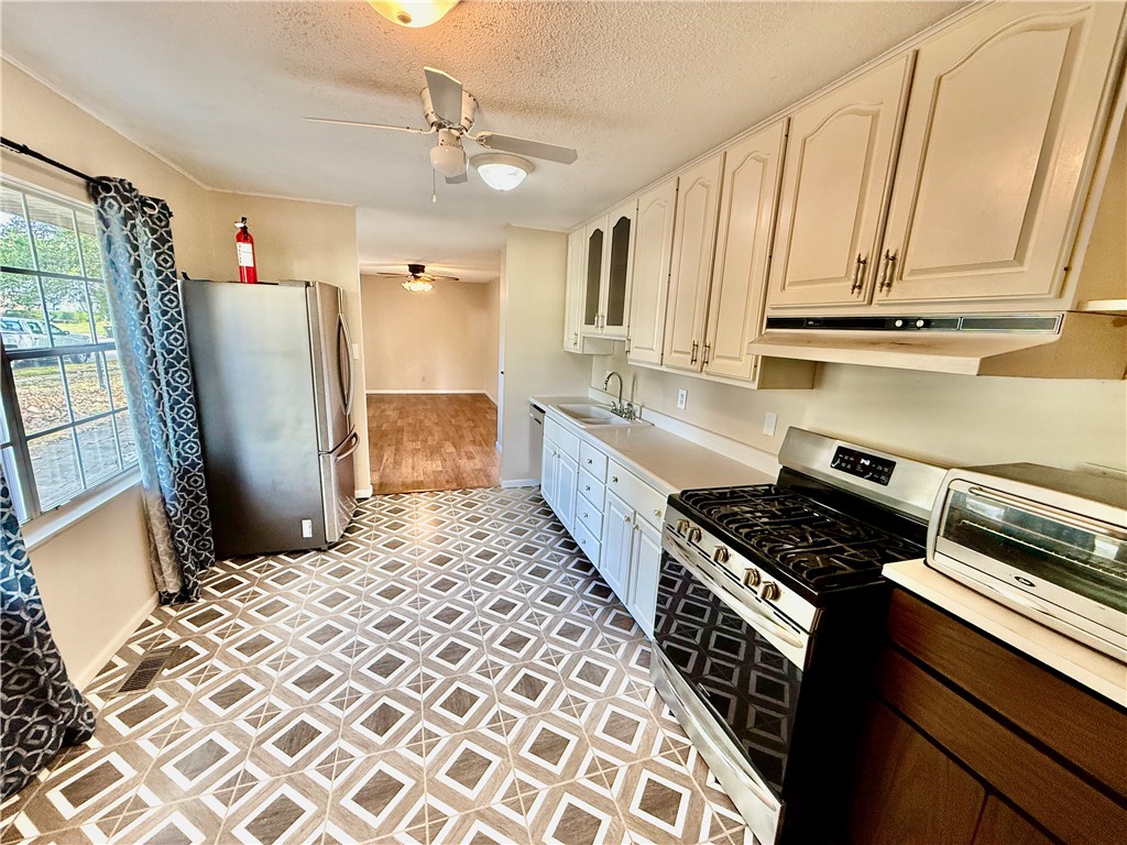 2423 Quail Drive Decatur, IL 62521 - Photo 5 of 22