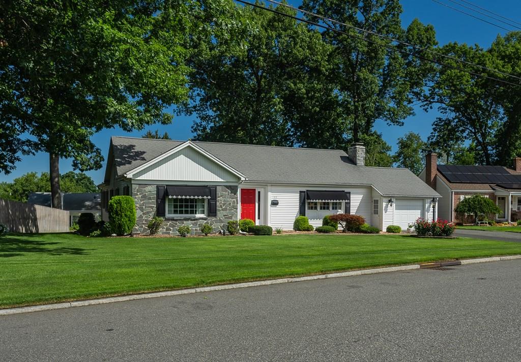140 Overlook Drive Springfield, MA 01118 - Photo 2 of 42 Gallery Image 2