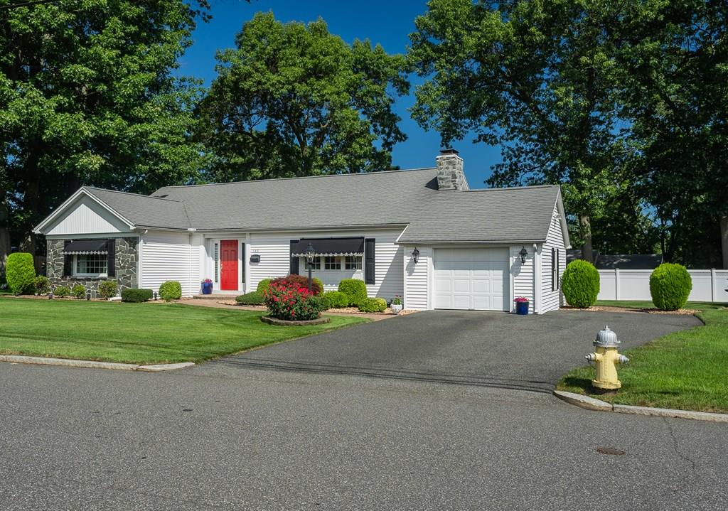 140 Overlook Drive Springfield, MA 01118 - Photo 3 of 42 Gallery Image 3