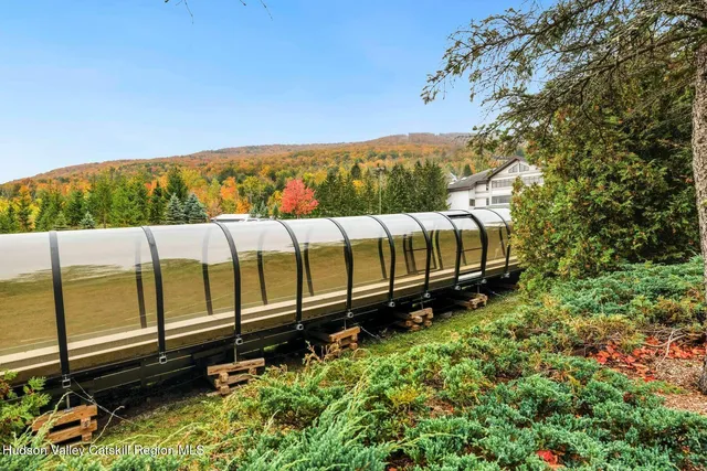 a view of an outdoor space