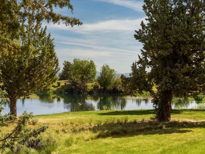 1378 Highland View Loop Redmond, OR 97756 - Photo 10 of 98 11-Exterior