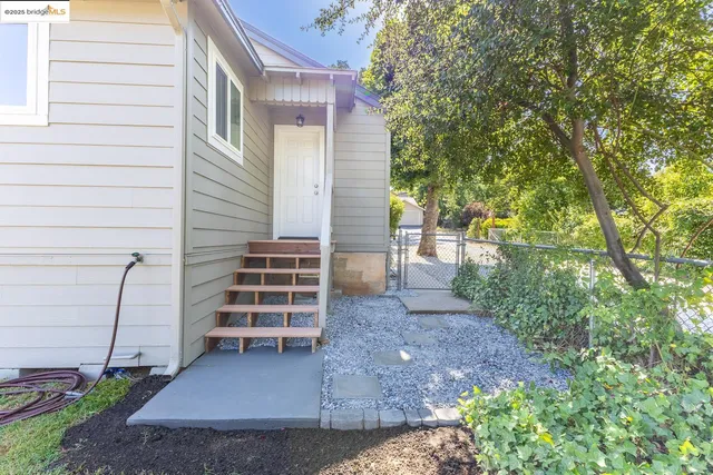 a view of a back yard of the house