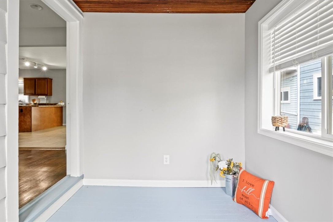 81 Leander Road Rochester, NY 14612 - Photo 4 of 25