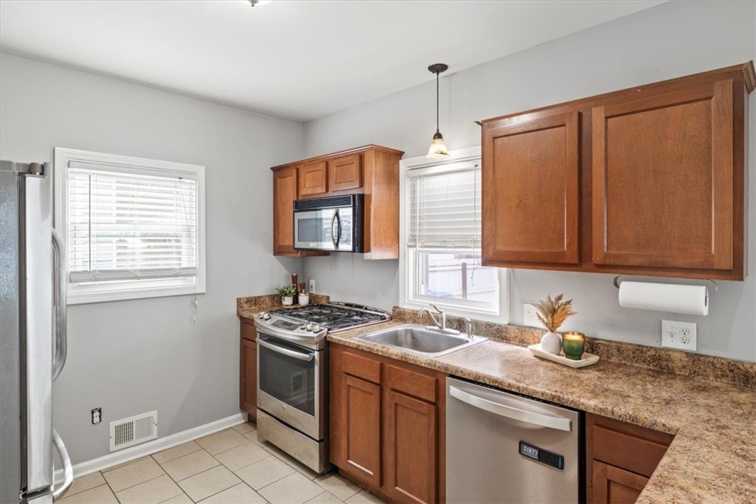 81 Leander Road Rochester, NY 14612 - Photo 5 of 25