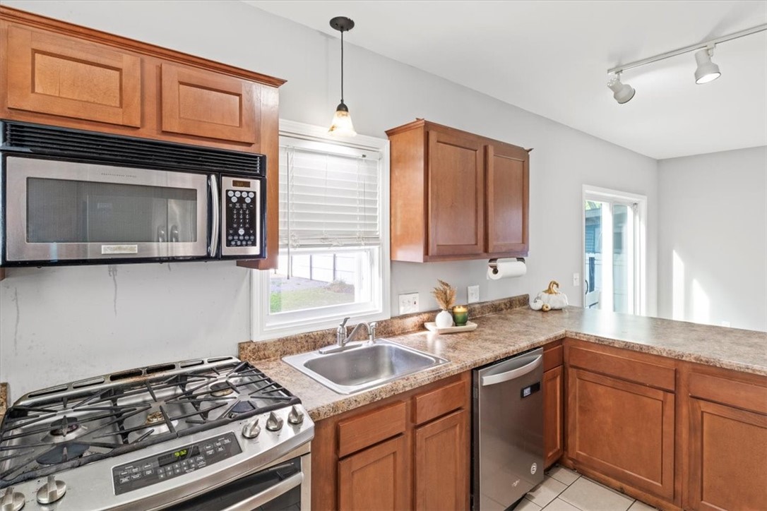 81 Leander Road Rochester, NY 14612 - Photo 6 of 25