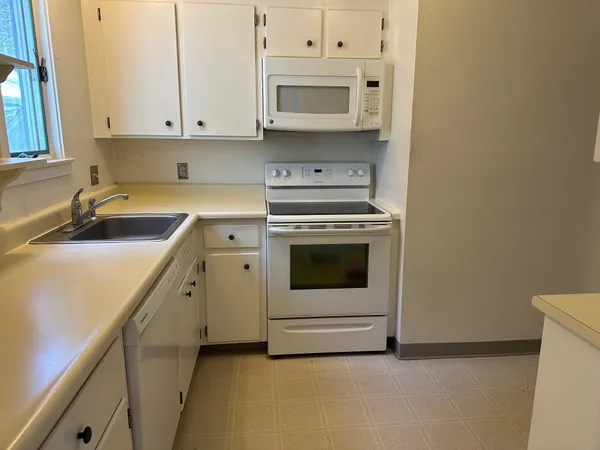 $2,350 | 1 Pine Street, Unit C32, Peterborough, NH 03458