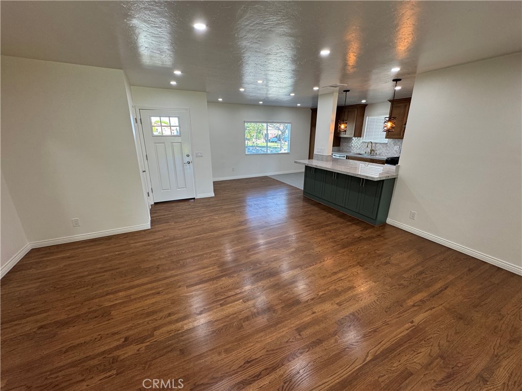 1300 West Ricky Lane Anaheim, CA 92802 - Photo 4 of 33