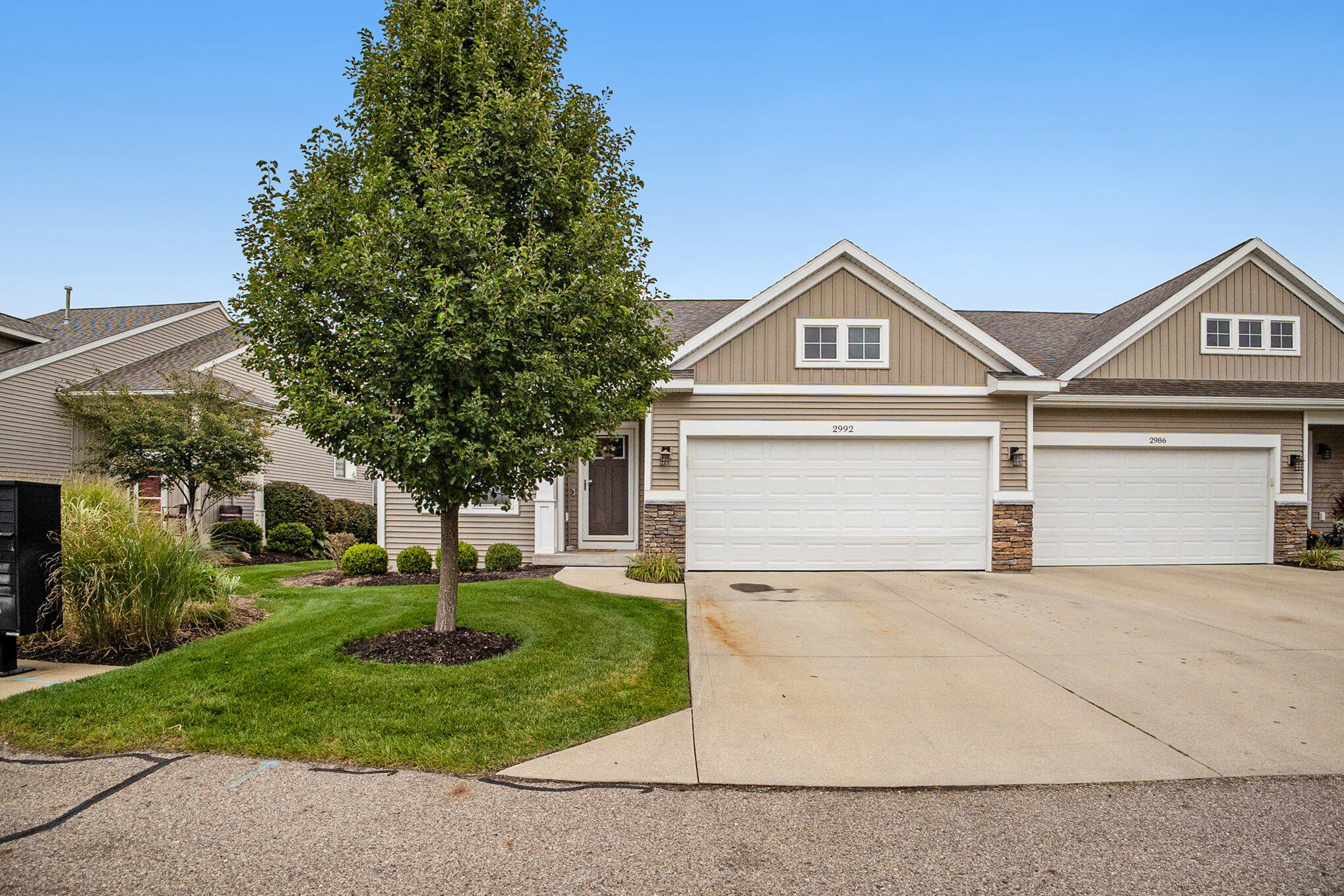 2992 Raspberry Lane Holland, MI 49424 - Photo 1 of 21 002__42a9342_751