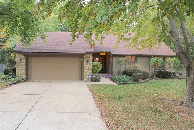 $330,000 | 2400 Northeast 66th Street, Kansas City, MO 64118