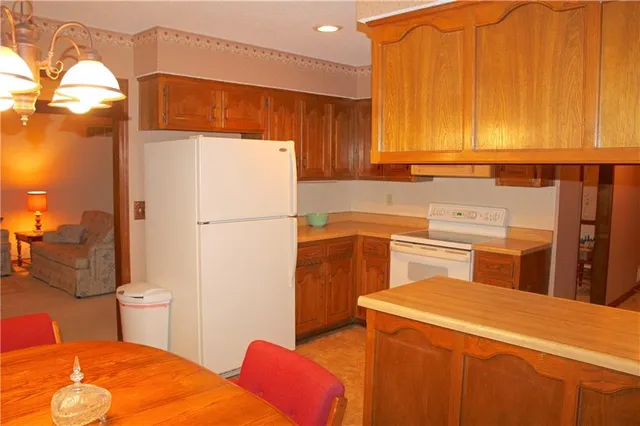 $330,000 | 2400 Northeast 66th Street, Kansas City, MO 64118