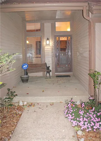 $330,000 | 2400 Northeast 66th Street, Kansas City, MO 64118