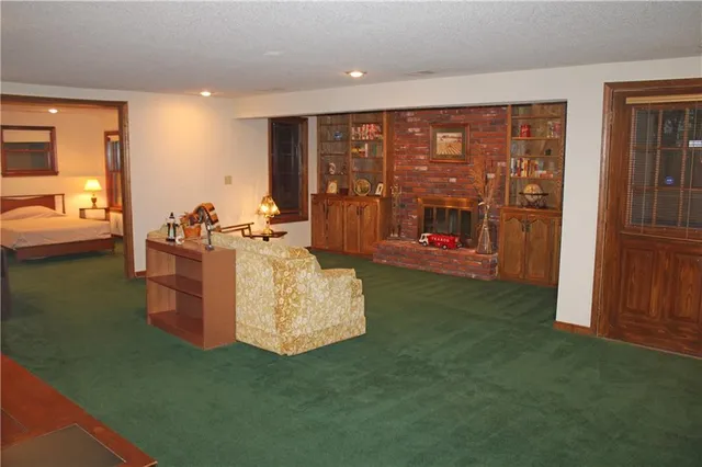 $330,000 | 2400 Northeast 66th Street, Kansas City, MO 64118