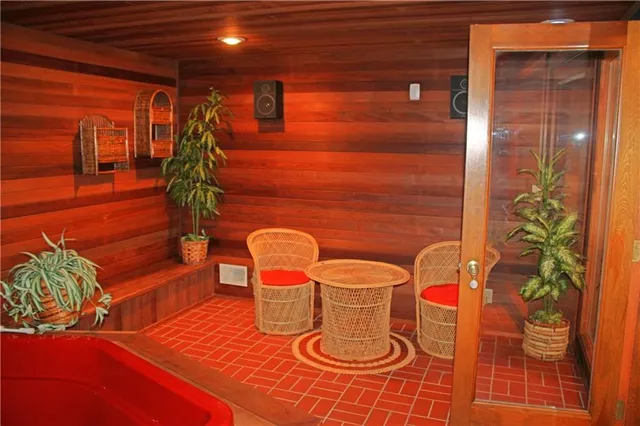 $330,000 | 2400 Northeast 66th Street, Kansas City, MO 64118