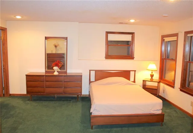 $330,000 | 2400 Northeast 66th Street, Kansas City, MO 64118