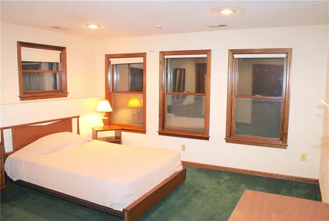 $330,000 | 2400 Northeast 66th Street, Kansas City, MO 64118