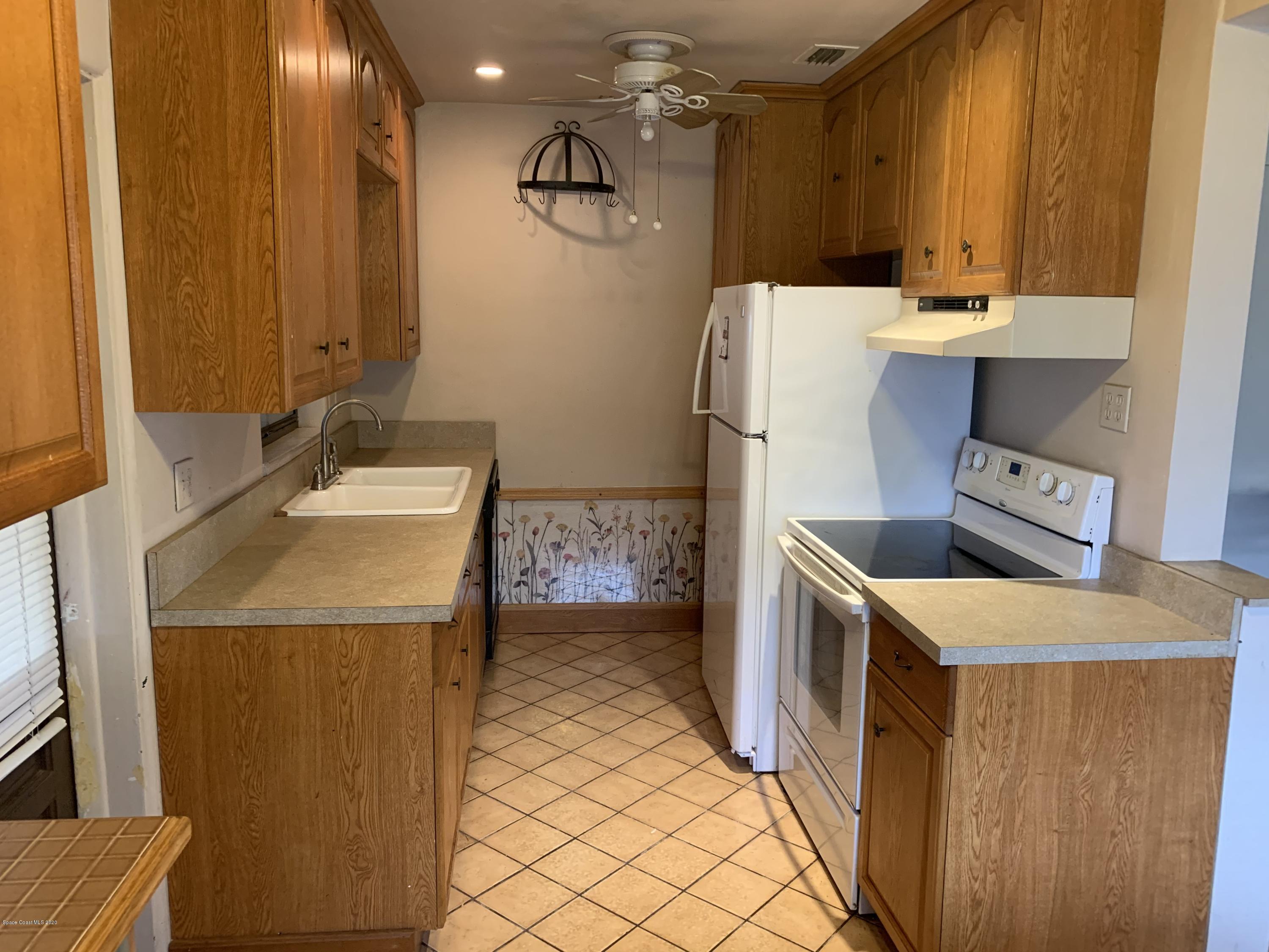 1007 Croton Road Melbourne, FL 32935 - Photo 8 of 11 kitchen