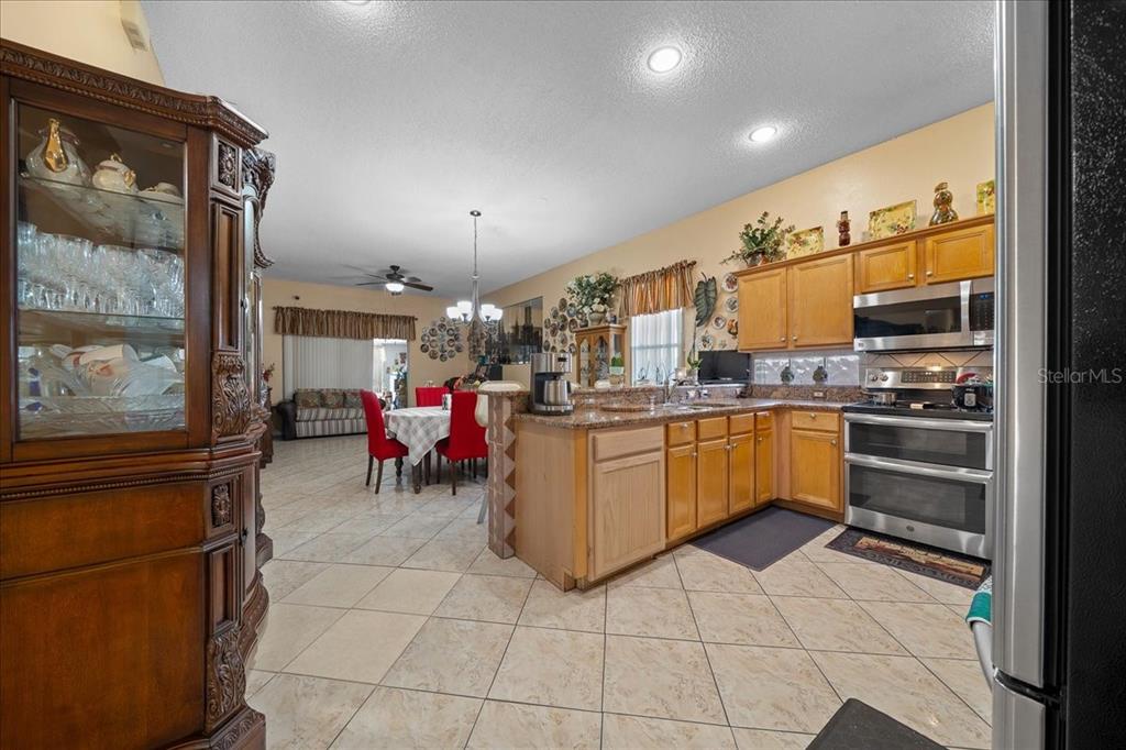 1010 Raining Meadows Lane Orlando, FL 32824 - Photo 12 of 57