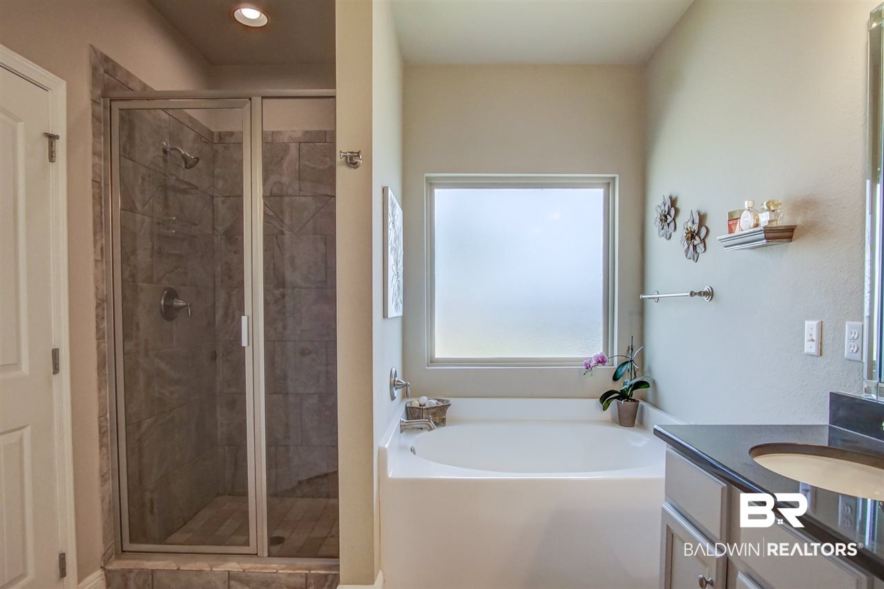 7111 Rocky Rd Loop Gulf Shores, AL 36542 - Photo 25 of 40 Master Bathroom