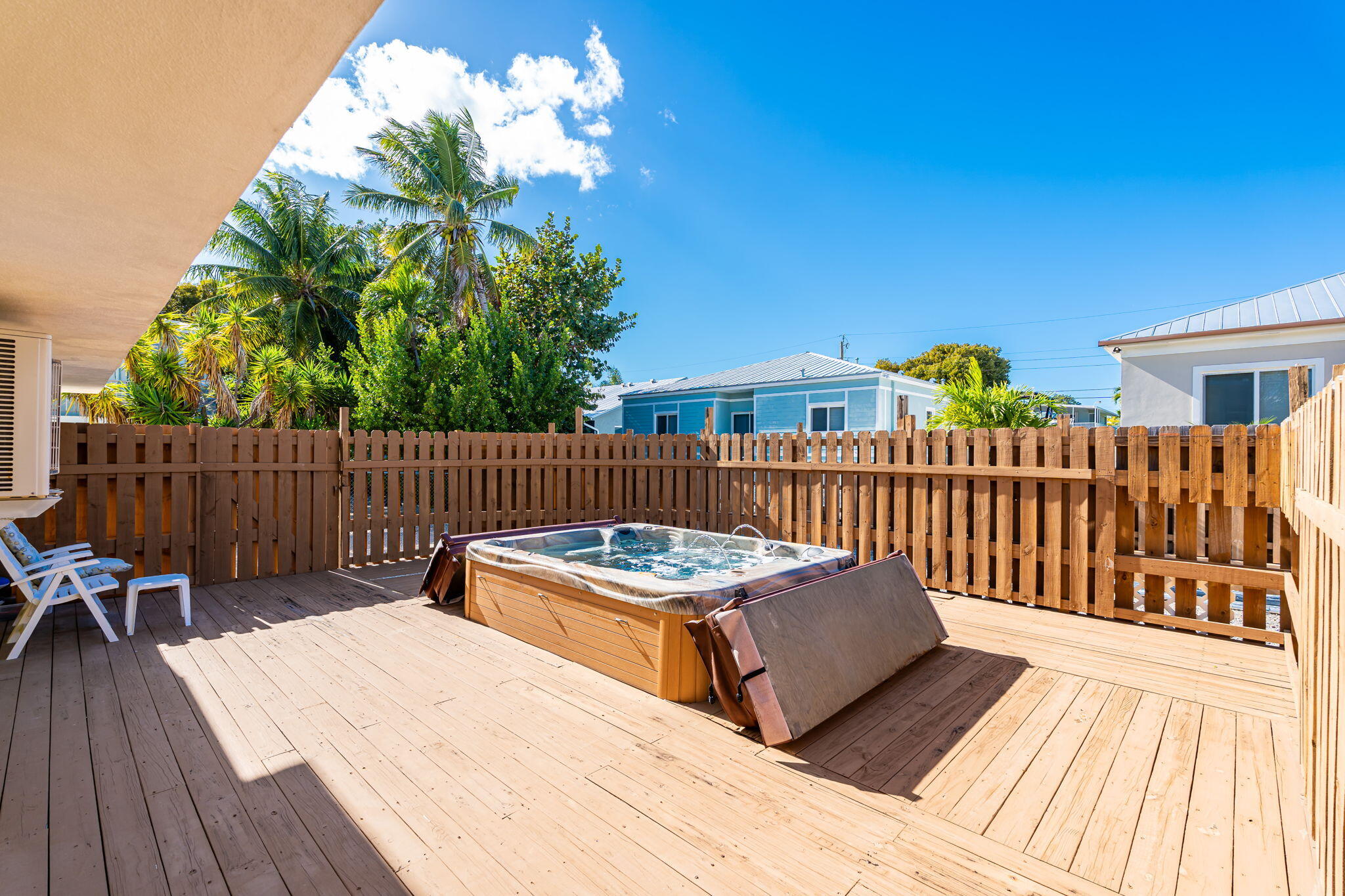 527 Sound Drive Key Largo, FL 33037 - Photo 38 of 50 a balcony with wooden floor table and chairs