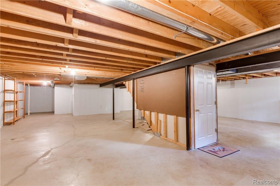 5851 Dawn Ridge Drive, Unit 39 Troy, MI 48098 - Photo 19 of 23 5851 Dawn Rdg Rd-19.jpg