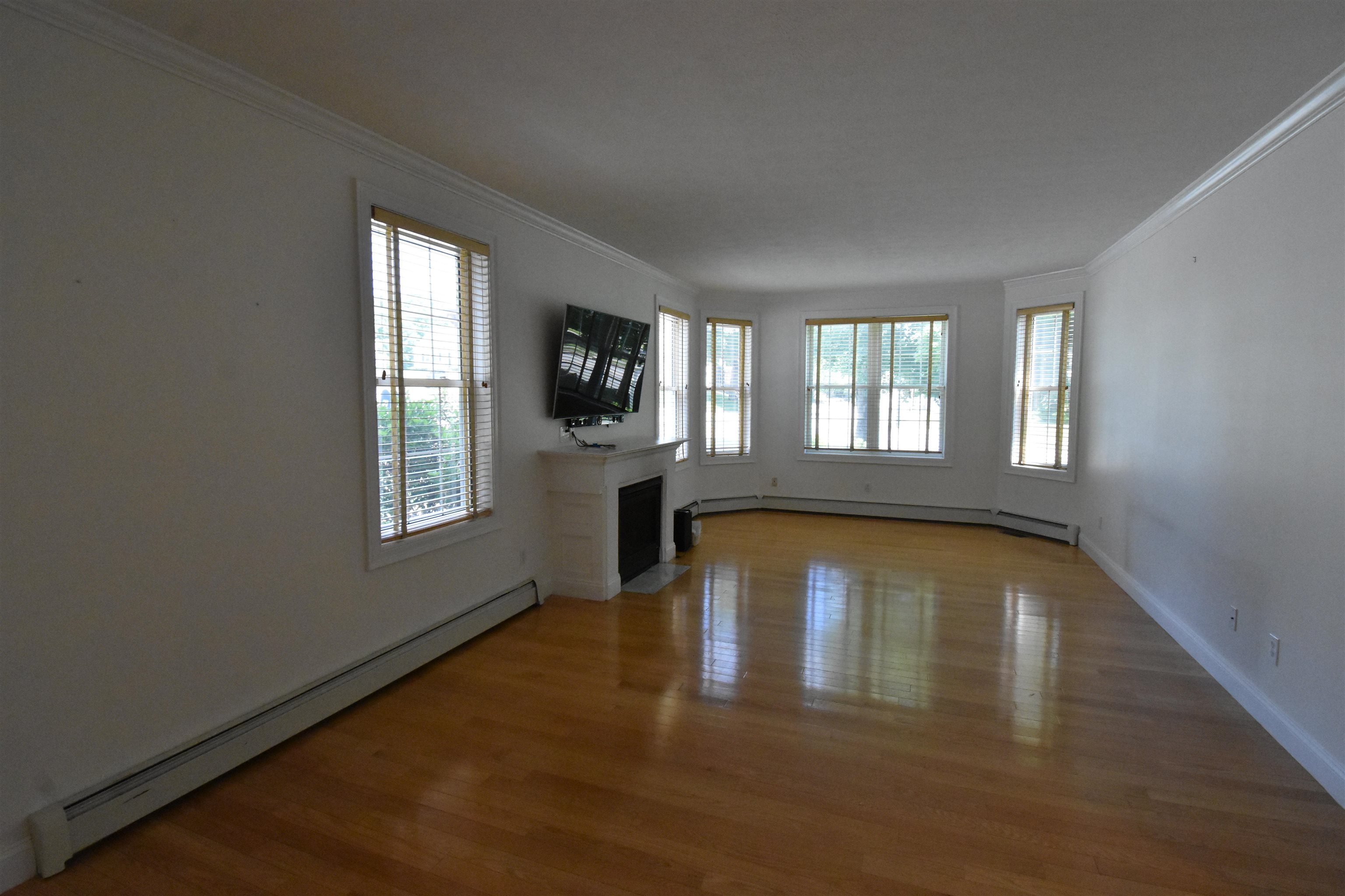 2246 Elm Street Manchester, NH 03104 - Photo 9 of 18