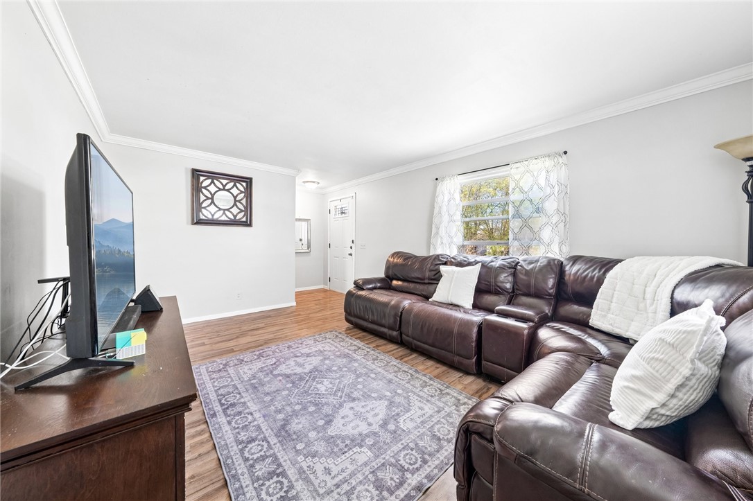181 Leonard Road Greece, NY 14616 - Photo 11 of 31 Living