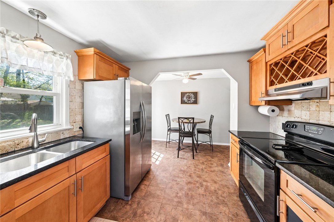 181 Leonard Road Greece, NY 14616 - Photo 6 of 31 Kitchen