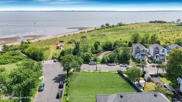 $559,000 | 504-508 Holten Avenue | Prince's Bay