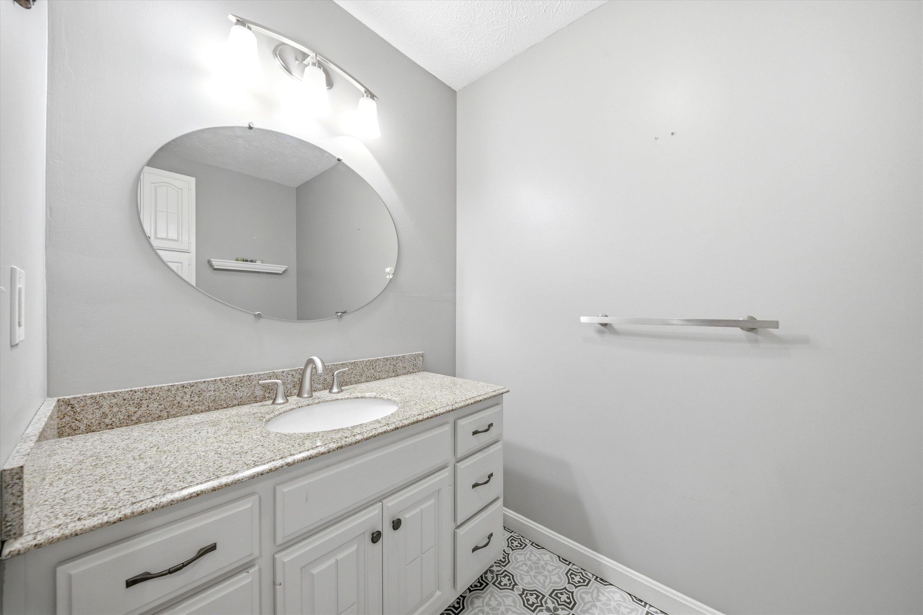 11 Hammar Road Nashua, NH 03062 - Photo 15 of 43