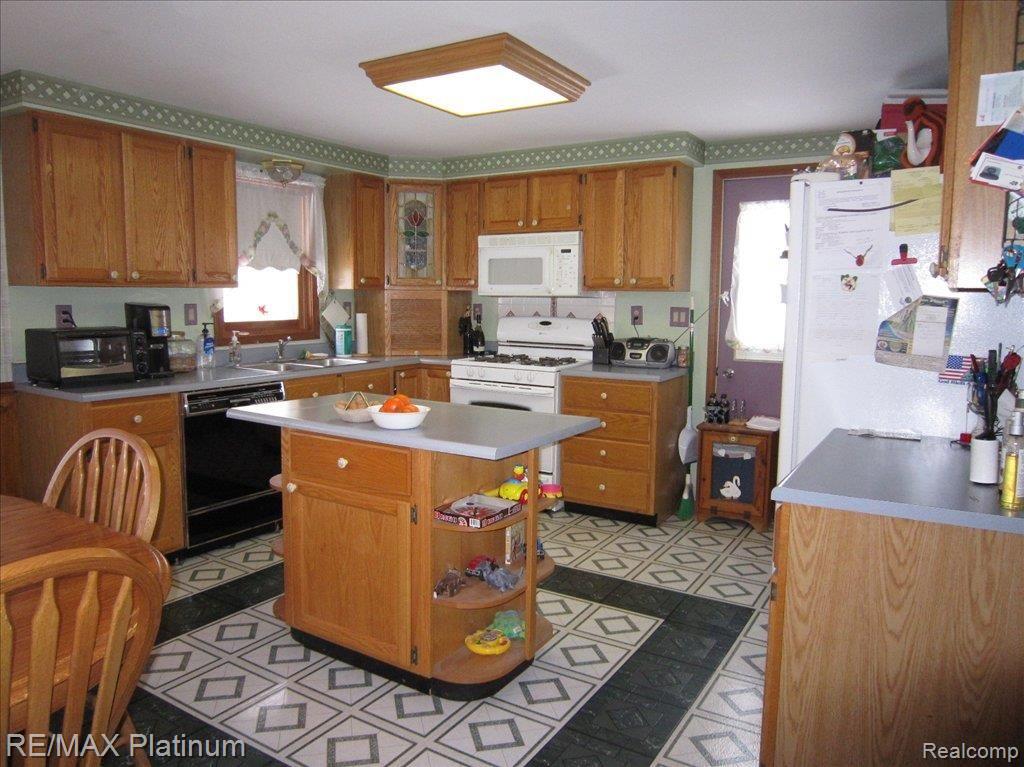 10467 Oak Grove Road Howell, MI 48855 - Photo 2 of 9 kitchen