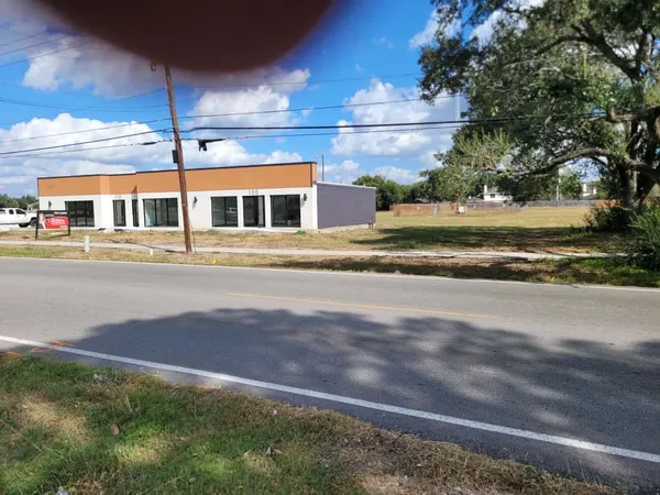a front view of house with yard