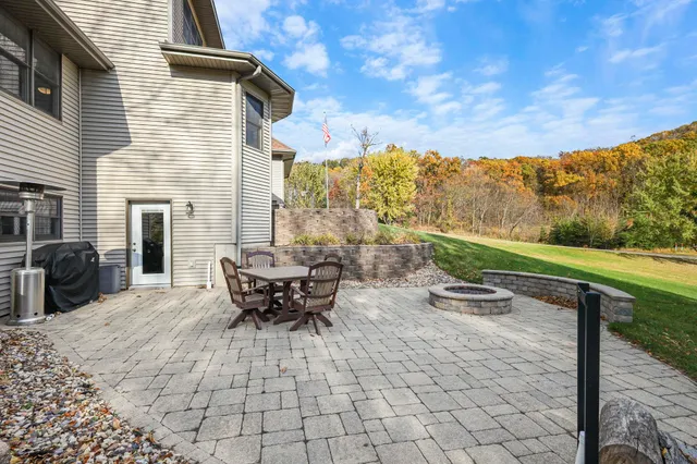 $879,900 | 7688 Lone Pine Road, Barneveld, WI 53507