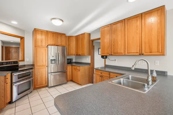 $869,900 | 7688 Lone Pine Road, Barneveld, WI 53507