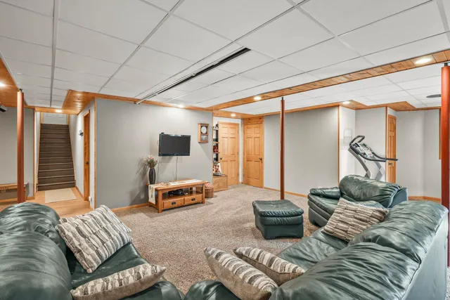 $879,900 | 7688 Lone Pine Road, Barneveld, WI 53507