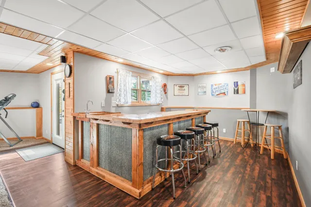 $879,900 | 7688 Lone Pine Road, Barneveld, WI 53507