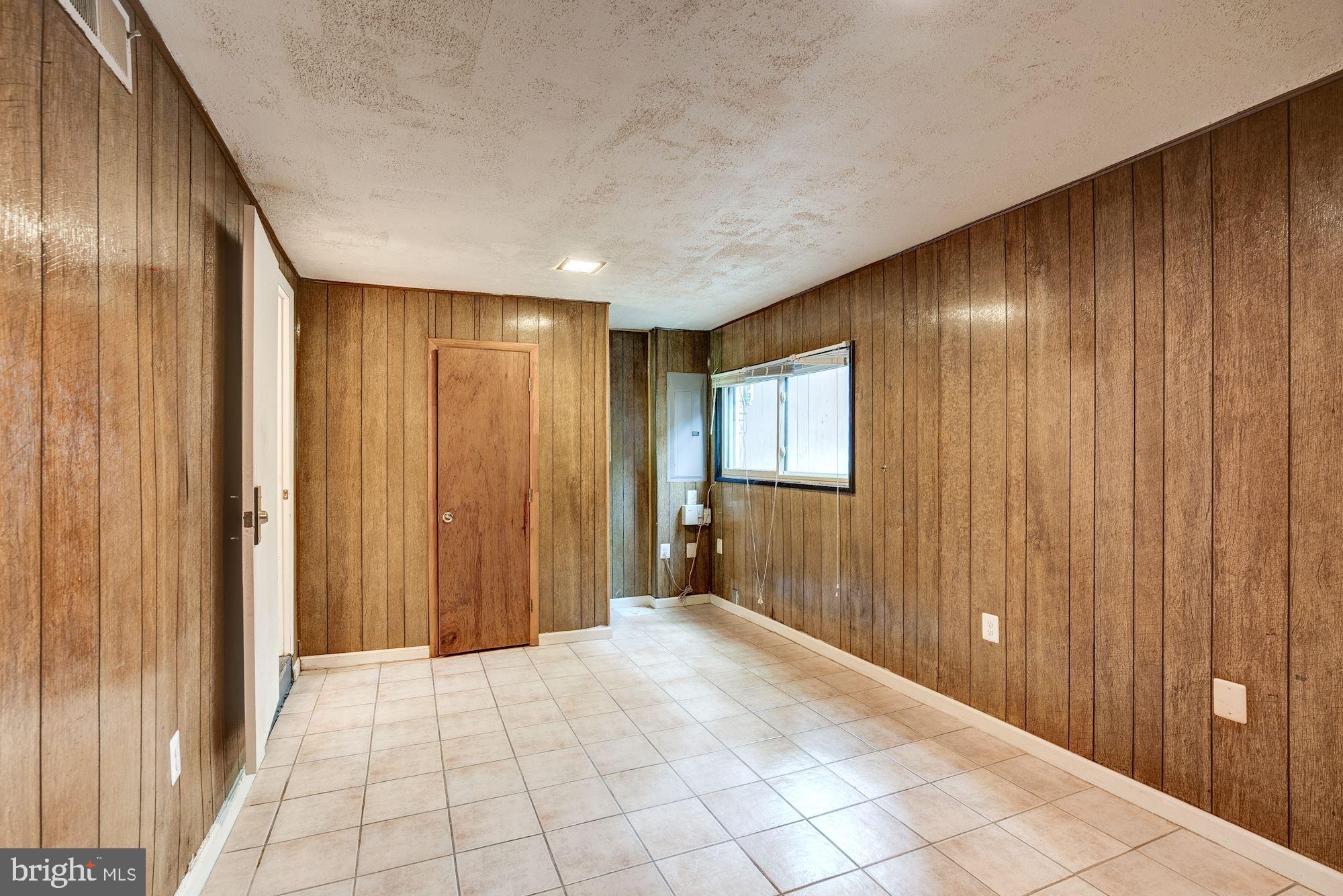 2467 Pyrenees Court Reston, VA 20191 - Photo 22 of 32 Lower level den/office/recreation room