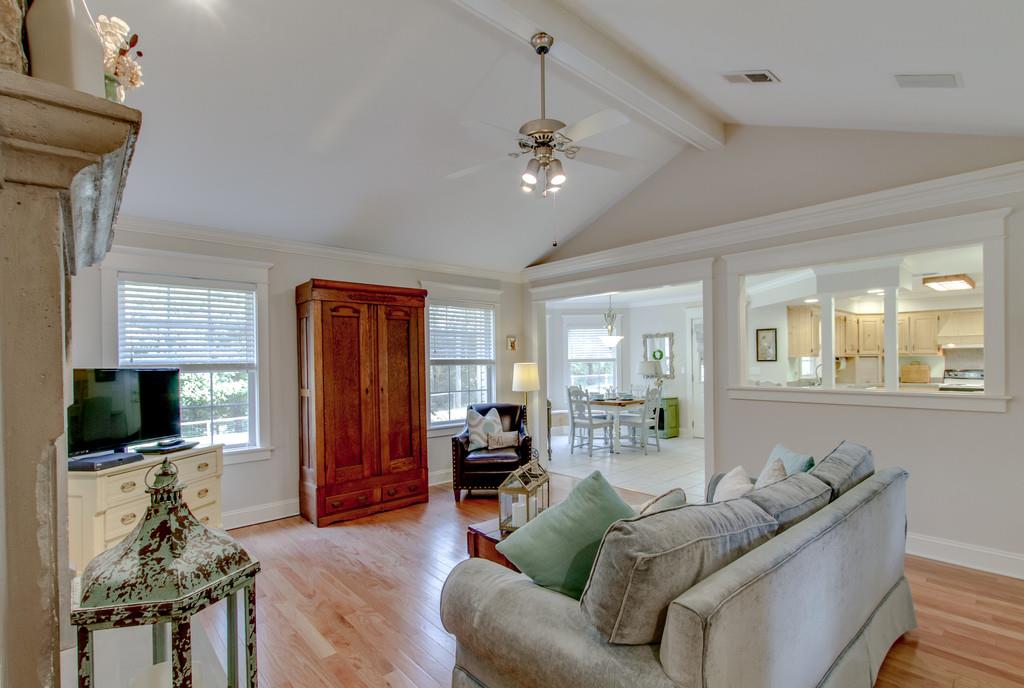 1727 Walden Ridge Road Manchester, TN 37355 - Photo 7 of 29 a living room with furniture a flat screen tv and a window
