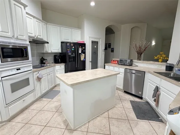 $2,500 | 900 Ascension Drive, Hurst, TX 76053