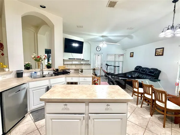 $2,500 | 900 Ascension Drive, Hurst, TX 76053