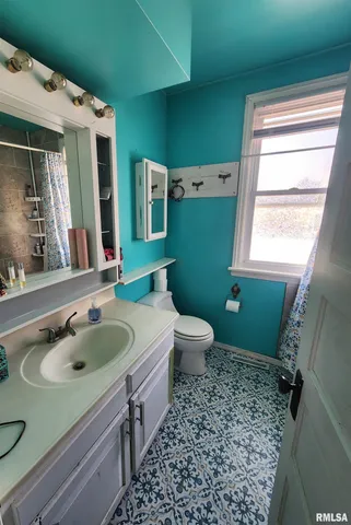 $89,900 | 857 East 4th Street, Galesburg, IL 61401