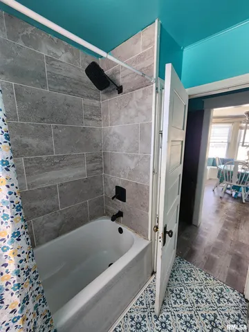 $89,900 | 857 East 4th Street, Galesburg, IL 61401