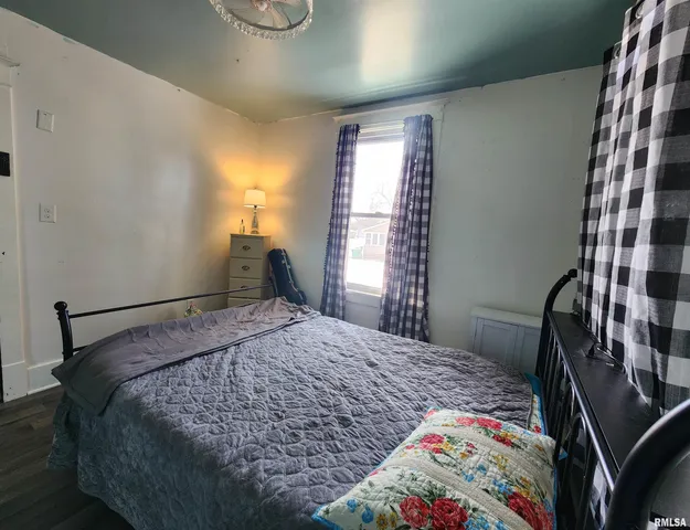 $89,900 | 857 East 4th Street, Galesburg, IL 61401